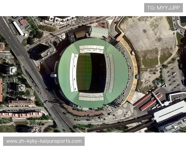 欧冠顶级球场全景图鉴赏与赛事氛围解析